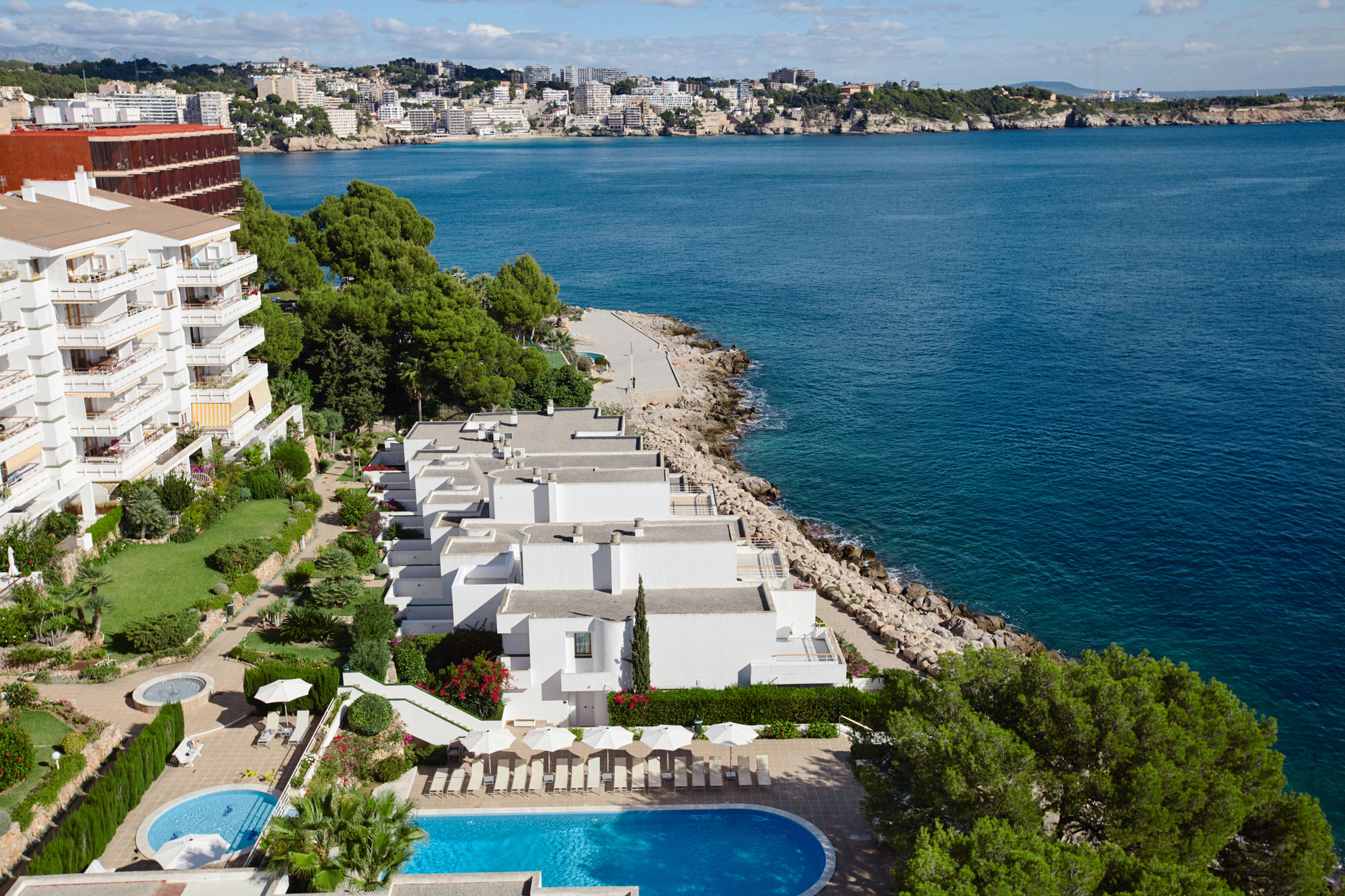 Vender una segunda residencia en 2025: checklist legal y fiscal imprescindible